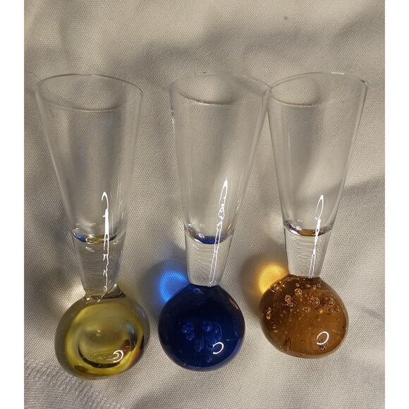 Set Of Three Bubble Bottomed Shot Glasses Different Colors - Picture 2 of 11